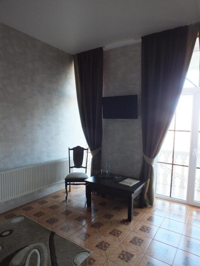 Vorontsovskiy Hotel Melitopol Bagian luar foto