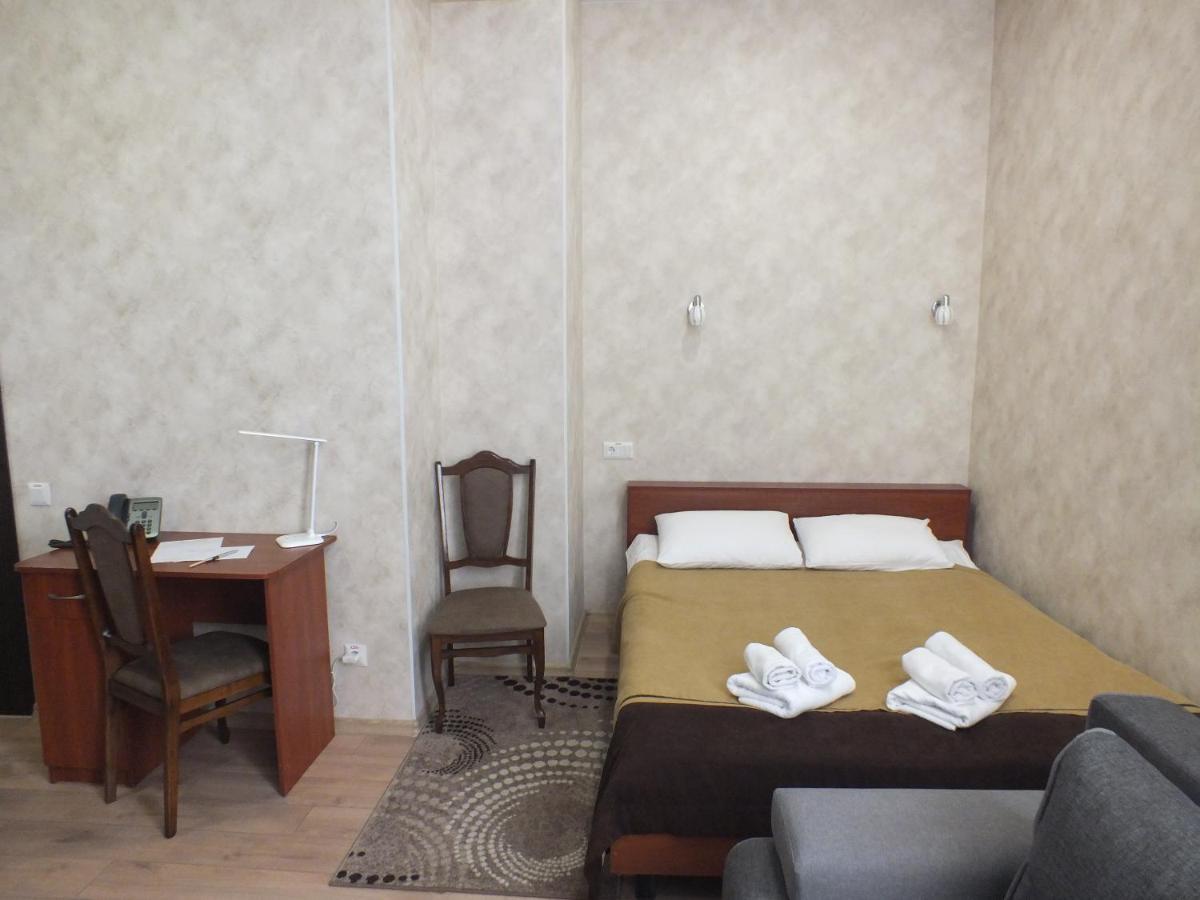 Vorontsovskiy Hotel Melitopol Bagian luar foto