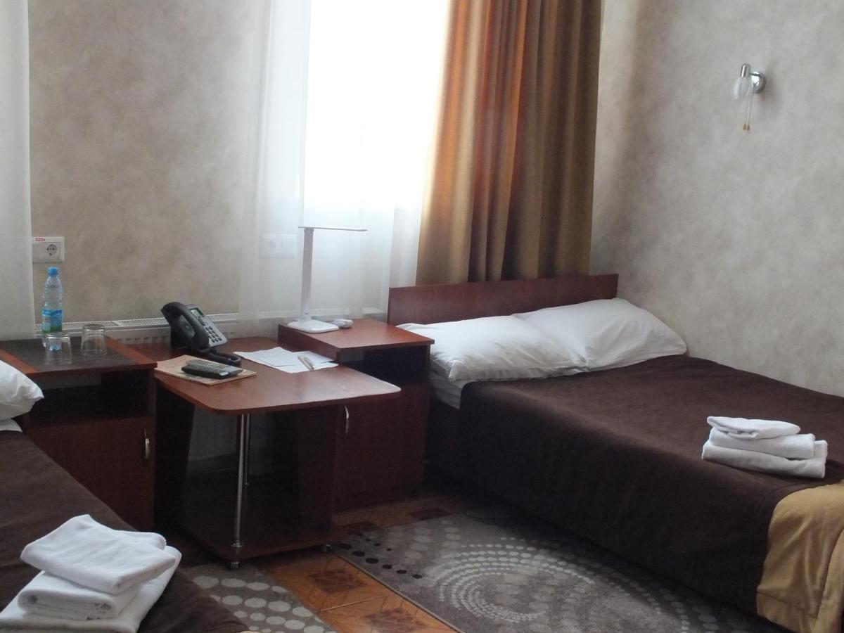 Vorontsovskiy Hotel Melitopol Bagian luar foto