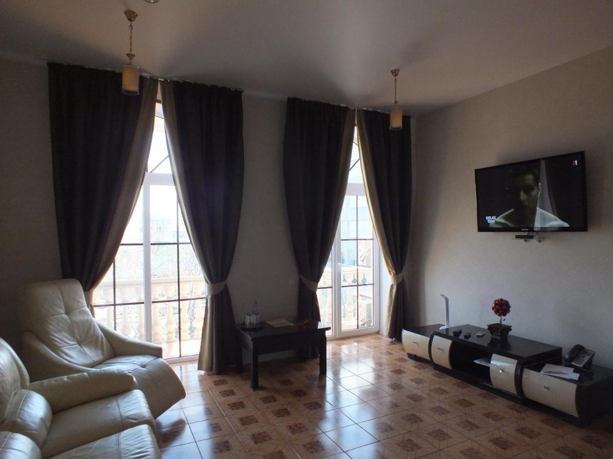 Vorontsovskiy Hotel Melitopol Bagian luar foto