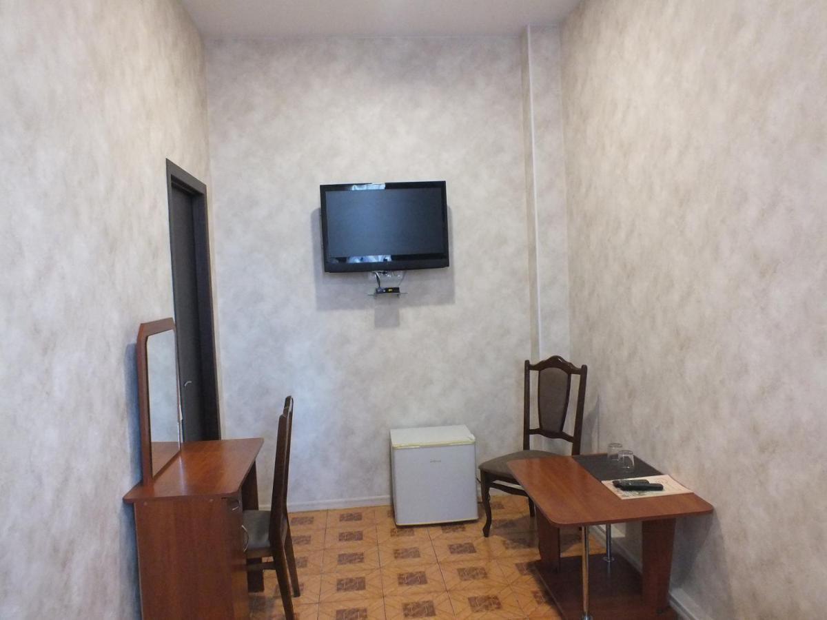 Vorontsovskiy Hotel Melitopol Bagian luar foto