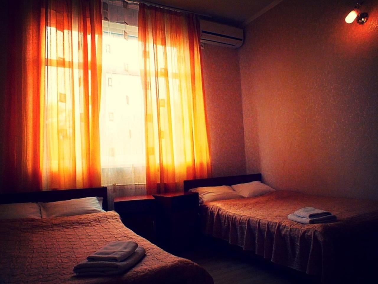 Vorontsovskiy Hotel Melitopol Bagian luar foto