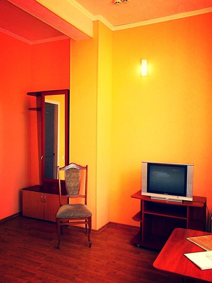 Vorontsovskiy Hotel Melitopol Bagian luar foto