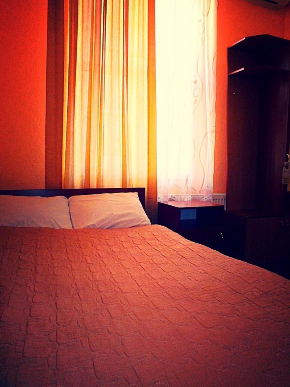 Vorontsovskiy Hotel Melitopol Bagian luar foto